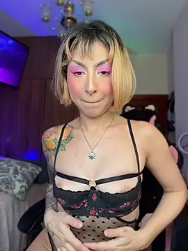 Cinamoonn online show from April 2026 04:17:02 PM