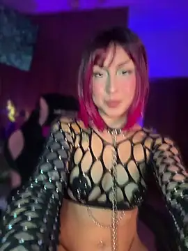 Cinamoonn online show from April 2026 09:27:01 PM