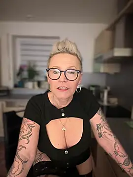 German Milf online show from January 2025 01:41:02 PM