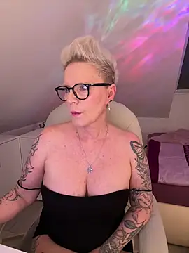 German Milf online show from April 2026 01:03:02 PM