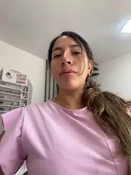 daniela henao online show from April 2026 03:03:02 PM