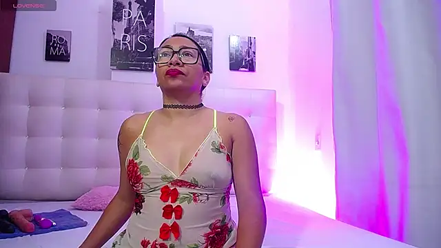 Snapshot of hornywife_ chatting on March 2025 12:47:01 PM hornywife online show from March 2025 12:47:01 PM