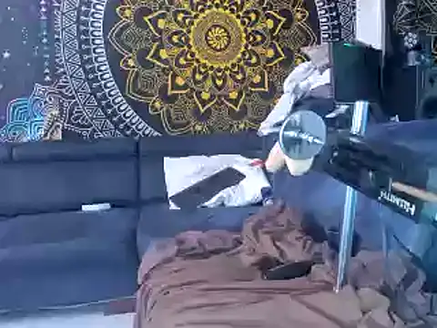 Snapshot of slankecrosdresser chatting on February 2025 08:49:01 AM slankecrosdresser online show from February 2025 08:49:01 AM