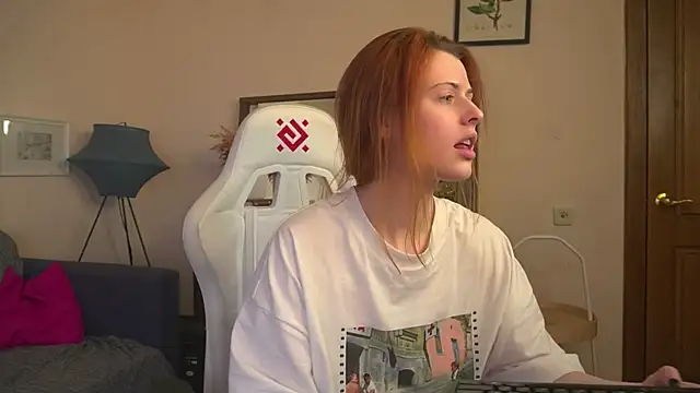 Snapshot of doll_lesli chatting on February 2025 02:35:02 PM doll lesli online show from February 2025 02:35:02 PM