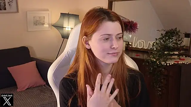 Snapshot of doll_lesli chatting on February 2025 02:10:02 PM doll lesli online show from February 2025 02:10:02 PM