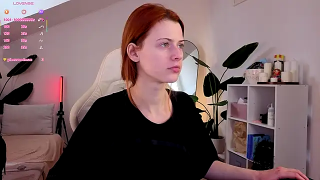 Snapshot of doll_lesli chatting on December 2025 09:51:01 AM doll lesli online show from December 2025 09:51:01 AM