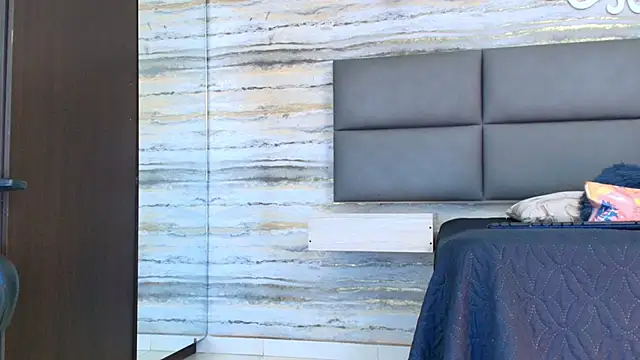 Snapshot of oliver__brown chatting on January 2026 11:52:01 PM oliver brown online show from January 2026 11:52:01 PM