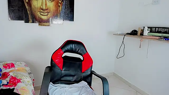 little tsgirl  online show from February 2026 01:26:01 PM