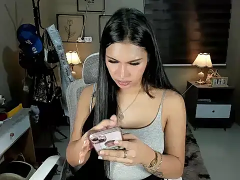 Snapshot of EternityBanks chatting on September 2025 04:51:01 PM EternityBanks online show from September 2025 04:51:01 PM