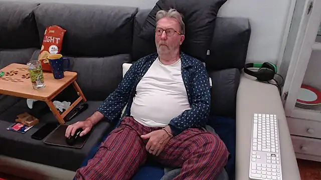 Nudelschwanz online show from March 2025 10:19:02 PM