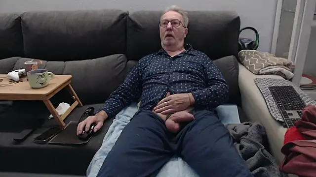 Nudelschwanz online show from March 2026 05:58:02 AM