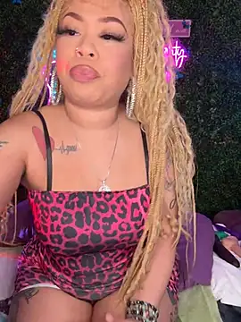 Snapshot of ThickAssRena chatting on May 2026 01:13:01 AM ThickAssRena online show from May 2026 01:13:01 AM