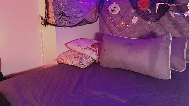 Snapshot of emmajohnss chatting on October 2025 04:07:02 AM emmajohnss online show from October 2025 04:07:02 AM