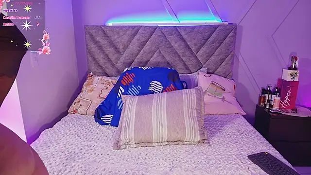 Snapshot of emmajohnss chatting on November 2025 03:50:02 AM emmajohnss online show from November 2025 03:50:02 AM