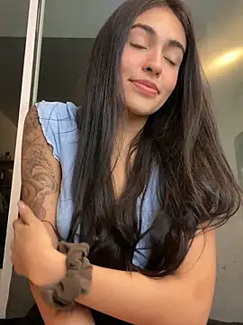 DaphneUwu online show from April 2026 01:25:01 AM