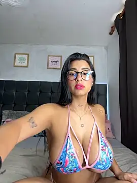 Snapshot of lovely_violet13 chatting on October 2025 08:33:01 PM lovely violet13 online show from October 2025 08:33:01 PM