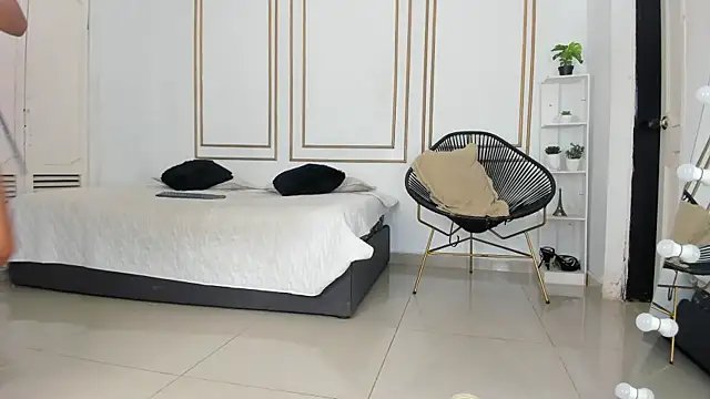 kristyl paez online show from April 2026 06:53:02 PM