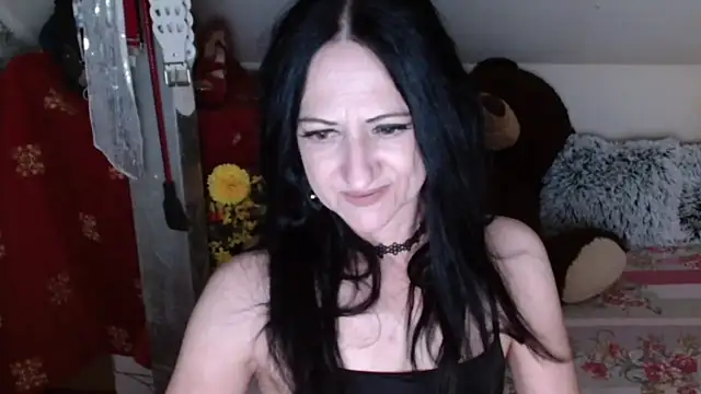 Snapshot of DebraMilf chatting on June 2026 01:33:01 AM DebraMilf online show from June 2026 01:33:01 AM