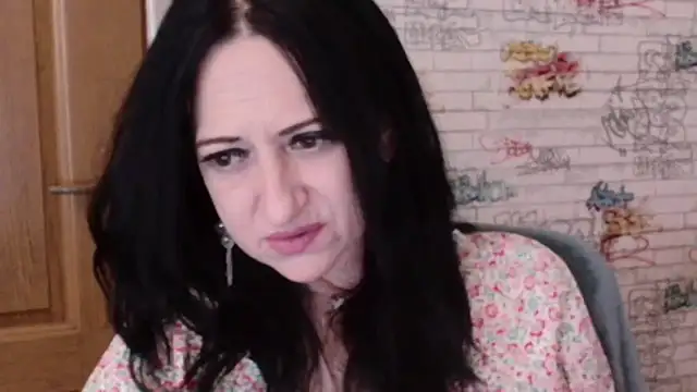 Snapshot of DebraMilf chatting on June 2026 01:12:02 AM DebraMilf online show from June 2026 01:12:02 AM