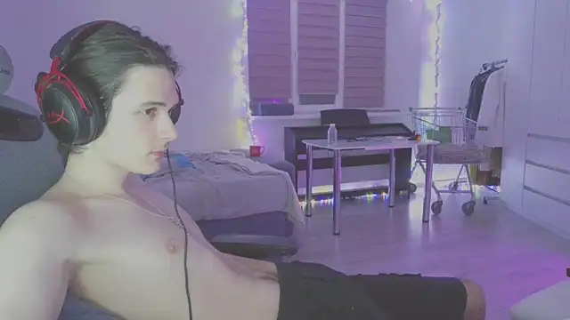 CandyChell online show from February 2025 05:35:01 PM