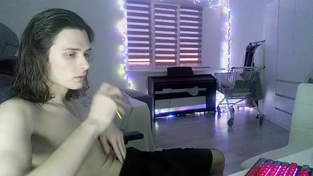 CandyChell online show from March 2025 02:44:02 PM