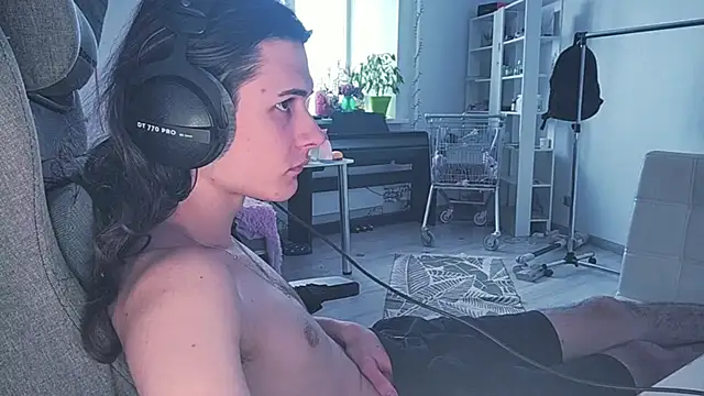 CandyChell online show from April 2026 12:44:02 PM