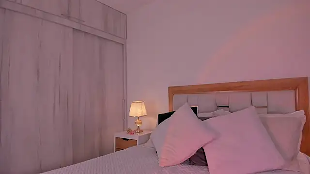 missjuliaa  online show from January 2025 03:22:02 AM