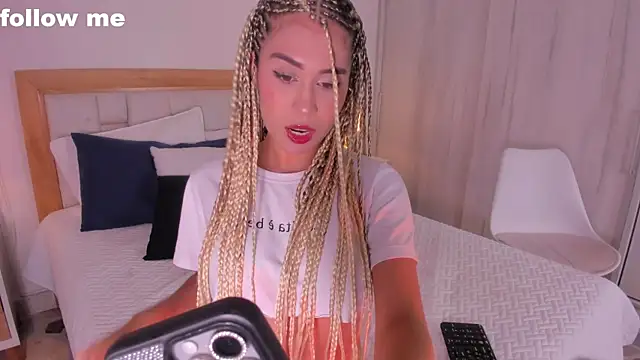 missjuliaa  online show from February 2025 03:25:01 AM