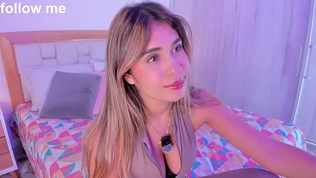 missjuliaa  online show from September 2025 03:06:02 AM