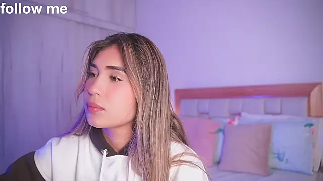 missjuliaa  online show from September 2025 03:08:02 AM