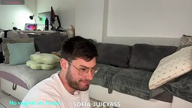 Snapshot of Sofia_JuicyAss chatting on January 2025 03:28:01 PM Sofia JuicyAss online show from January 2025 03:28:01 PM