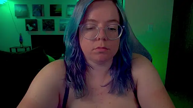 Snapshot of KiraSpitQueen chatting on July 2026 03:52:02 AM KiraSpitQueen online show from July 2026 03:52:02 AM