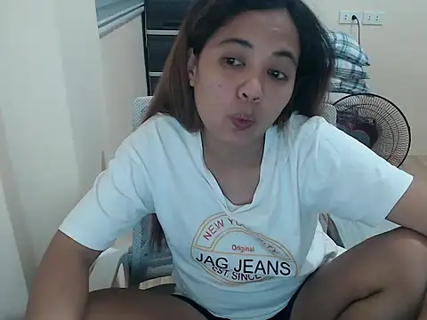 xTheLastVIRGINx online show from April 2026 01:38:01 PM