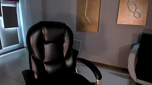 JuanitaClay online show from October 2025 12:28:02 PM