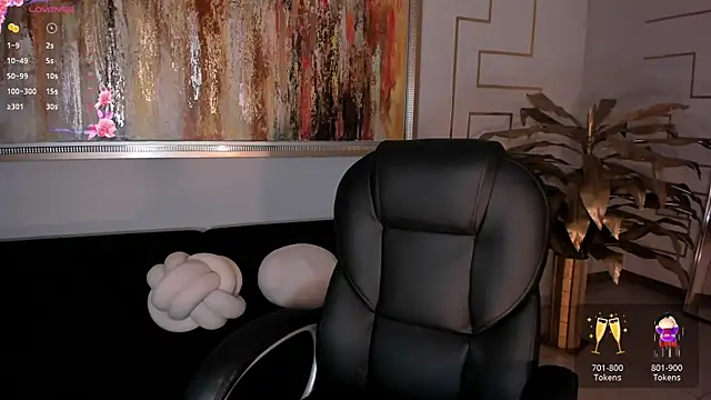 JuanitaClay online show from November 2025 12:05:02 PM