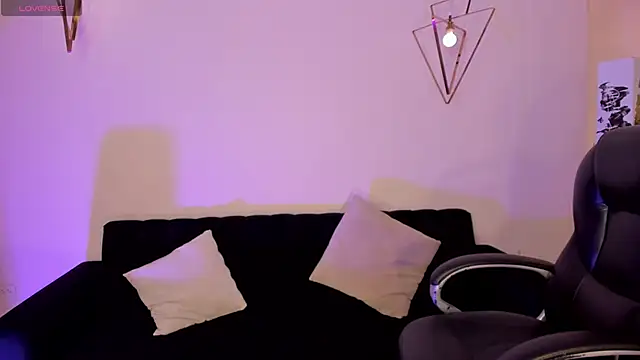 JuanitaClay online show from April 2026 08:00:02 PM