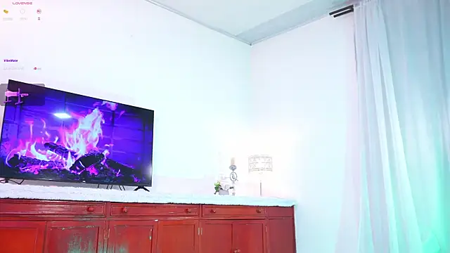 lara giraldo online show from October 2025 11:24:02 PM