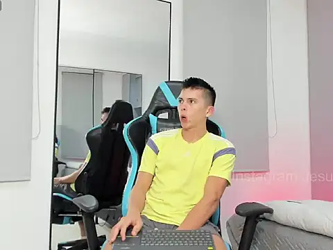 Snapshot of Daddyrich4u chatting on November 2025 11:54:01 PM Daddyrich4u online show from November 2025 11:54:01 PM