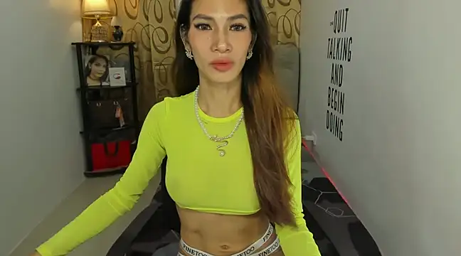 Snapshot of Trixie_Mattel21 chatting on December 2024 11:12:02 PM Trixie Mattel21 online show from December 2024 11:12:02 PM