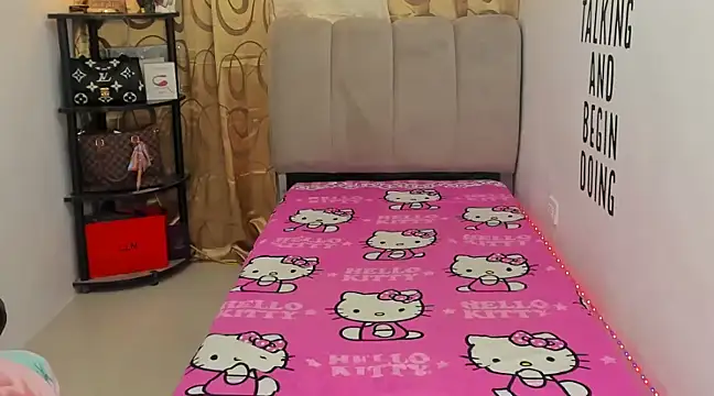 Snapshot of Trixie_Mattel21 chatting on December 2024 02:22:02 AM Trixie Mattel21 online show from December 2024 02:22:02 AM