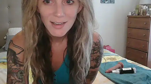 Heyitsmee33 online show from October 2025 01:09:01 PM