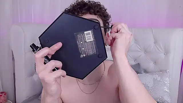 RobbyCharming online show from November 2025 03:41:01 AM