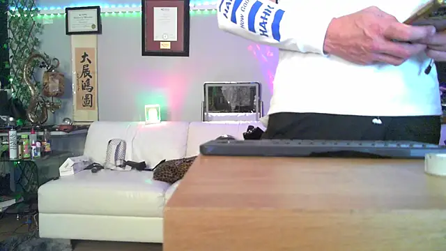 OSIRlS online show from October 2025 10:27:02 AM