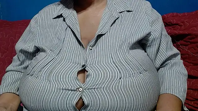 CUTEFIRMMELONSS online show from June 2026 03:29:02 AM