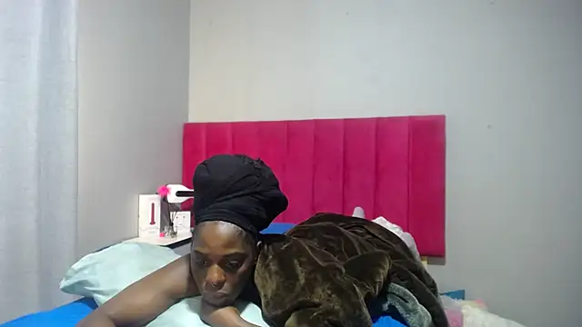 Shaniko89 online show from December 2025 05:49:02 AM