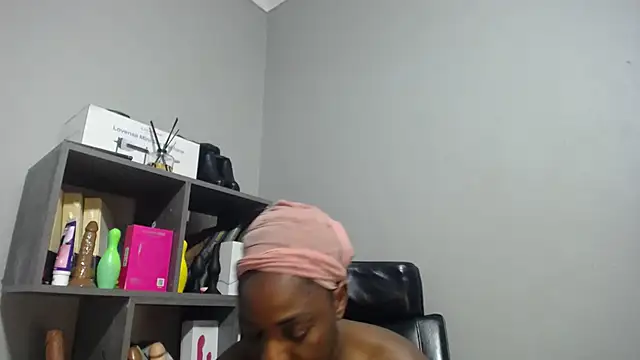 Shaniko89 online show from February 2026 10:44:01 PM