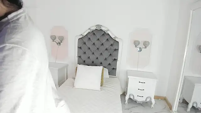 Valentina Ross  online show from March 2026 12:10:01 PM