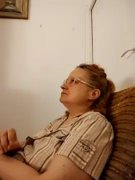 Snapshot of She-devilx chatting on May 2026 10:11:02 PM She-devilx online show from May 2026 10:11:02 PM