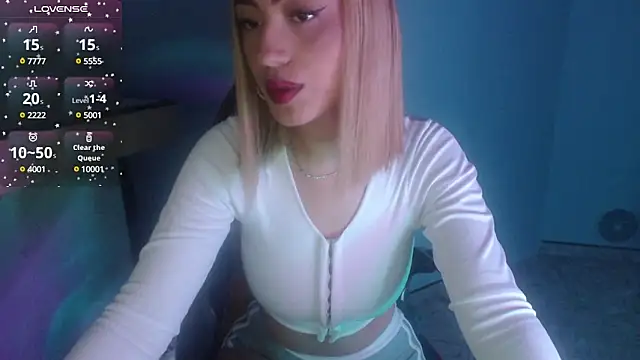 Snapshot of Sophi-tayson chatting on January 2025 02:20:01 AM Sophi-tayson online show from January 2025 02:20:01 AM