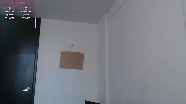 Snapshot of Sophi-tayson chatting on October 2025 06:37:01 PM Sophi-tayson online show from October 2025 06:37:01 PM